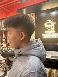 -东方先生国潮男士理发馆