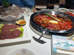-茅草房·河畔园林火锅