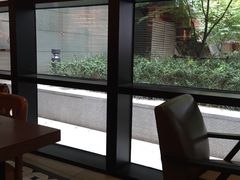 -星巴克(上海虹桥新天地二店)