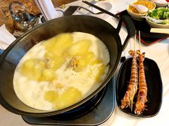 -鲜入围煮花胶鸡海鲜火锅