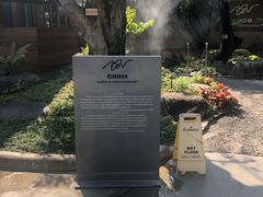 -Chom Cafe and Restaurant