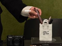 -M Stand(南京紫峰大厦店)