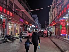 -许西美食一条街