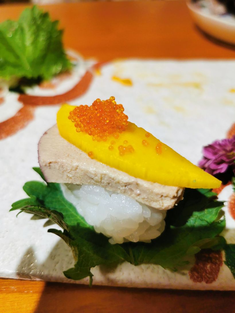 特别喜欢香芒鹅肝寿司,香甜的芒果与丝滑的鹅肝组合令人齿颊留香回味