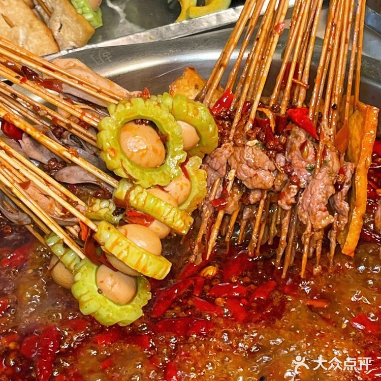 成都新晋串串排队王，一口香到破防……