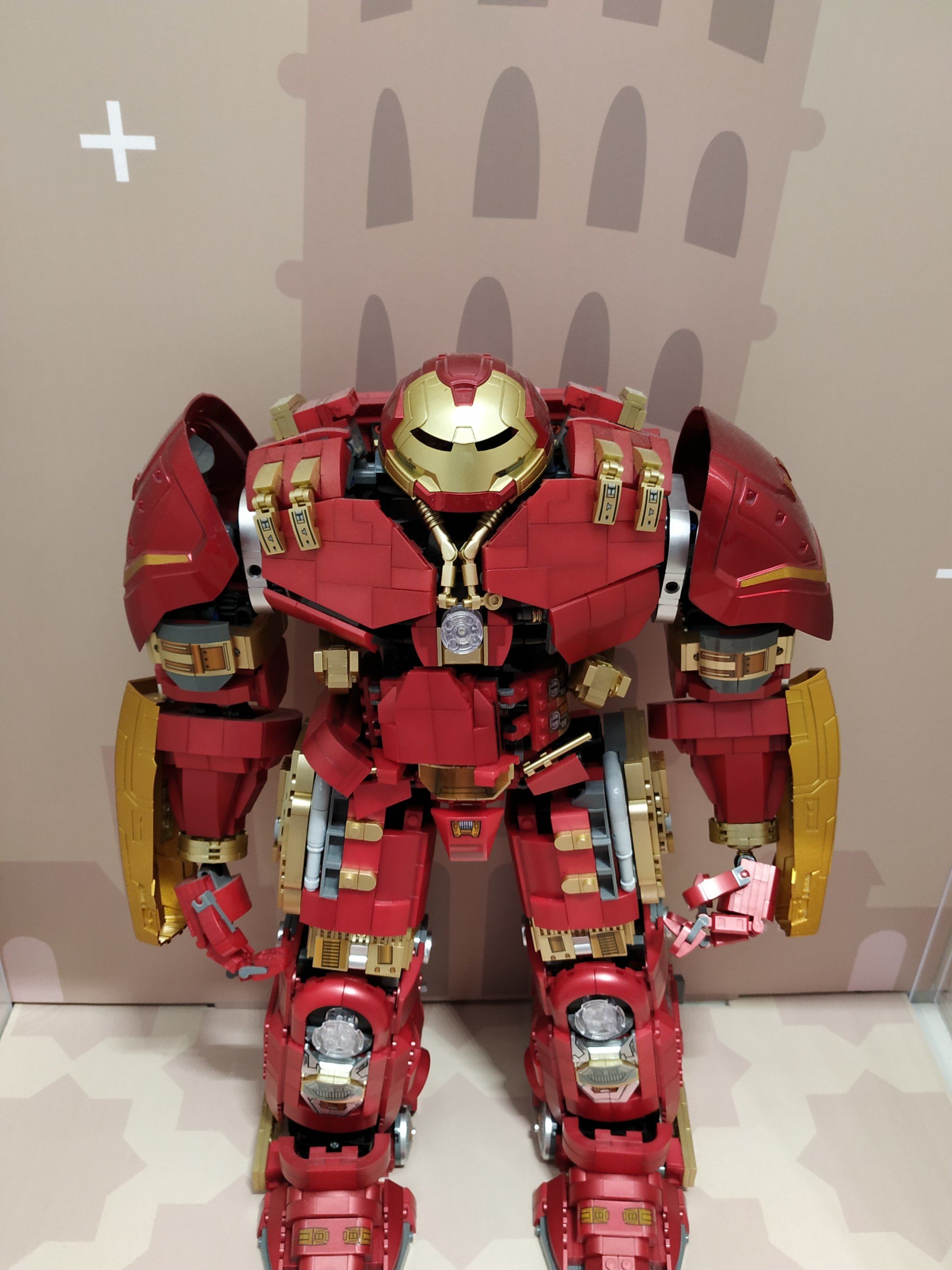 钢铁侠反浩克装甲!太帅了吧,还有一个大黄蜂