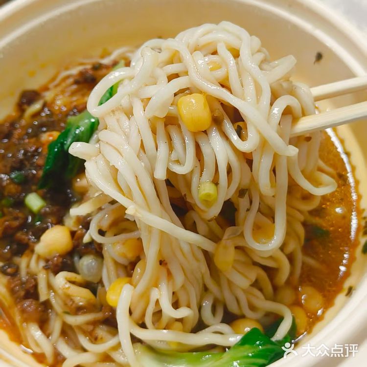 绵绵密密的兵哥豌杂面，肉酱好香