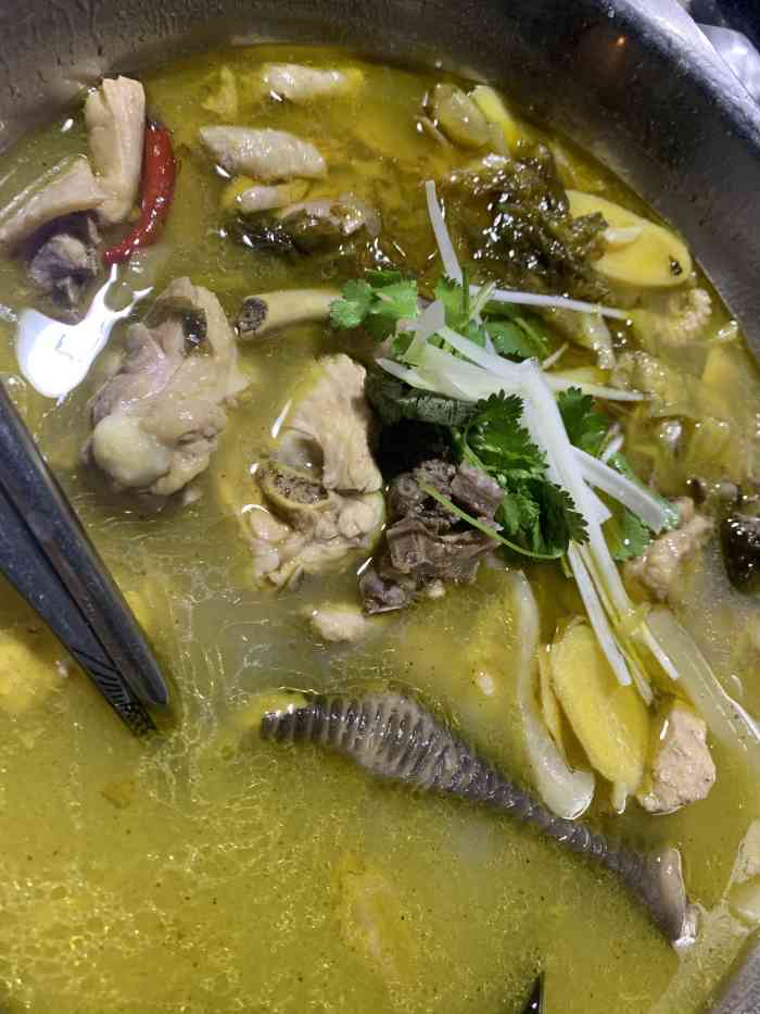 陈三娃泡姜鸡(水司店)-"很少给差评饭菜不新鲜鸡煲里面的鸡全是.