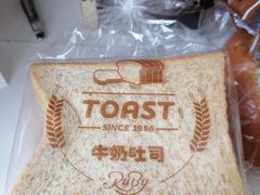 -红宝石·鲜奶小方·海派西点房(南丹店)