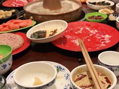 -洞庭洲·防空洞火锅·铜锅涮肉·烧烤(新百广场店)