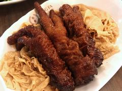 焖凤爪与腐竹-松發肉骨茶(先得坊店)