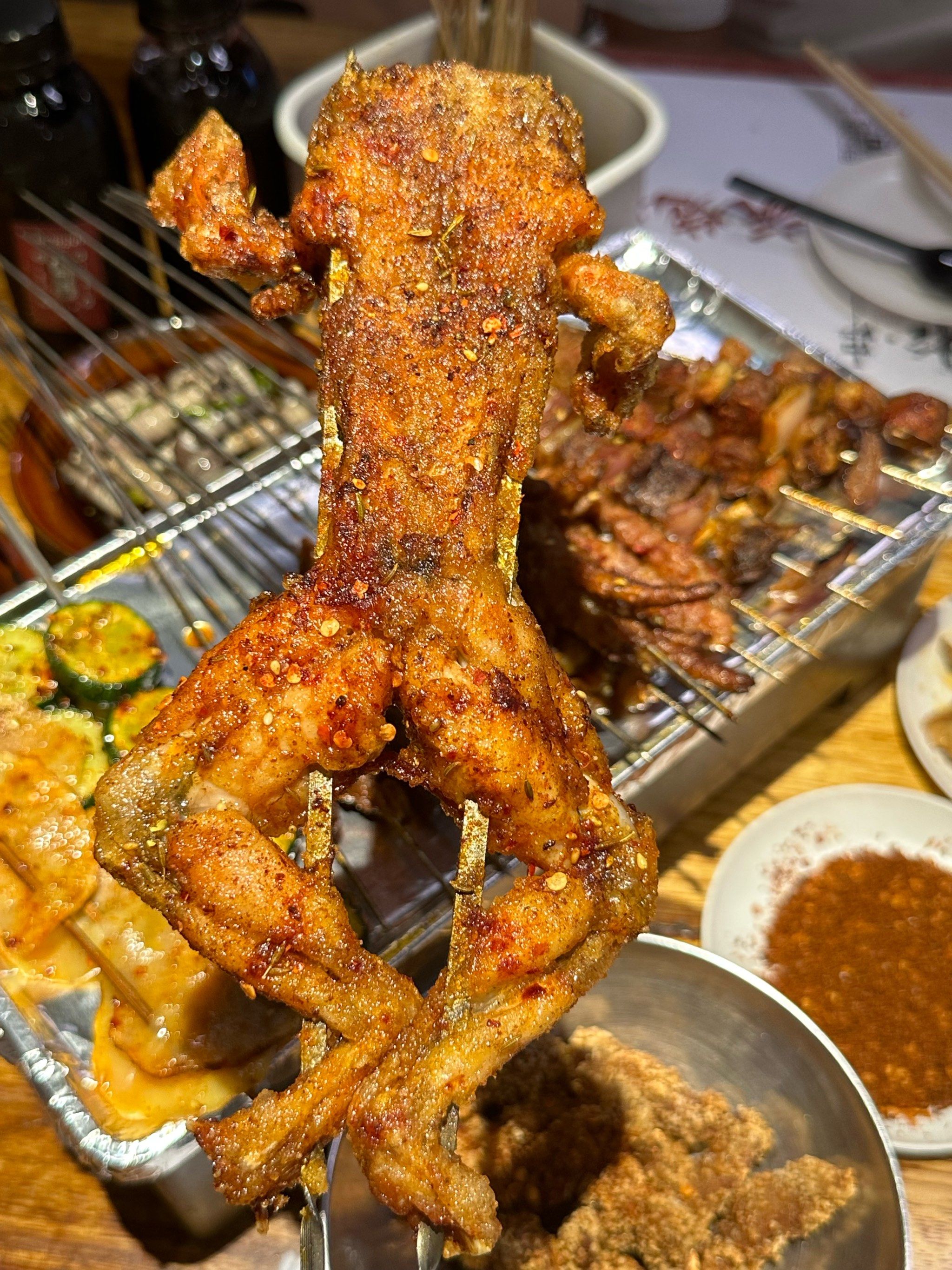 真的很喜欢他们家的碳烤田鸡,都是每天现串的,田鸡选的都是健美蛙蛙