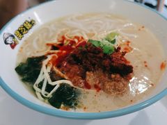 -灵芝妹子海鲜米线(劳动公园店)