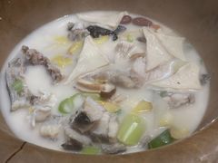 -滇香肴·云南菜蒸汽石锅鱼(云南北路店)