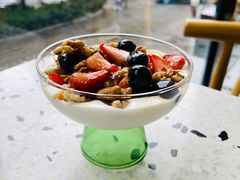 野莓核桃蜂蜜希腊酸奶-The Rug(三里屯店)