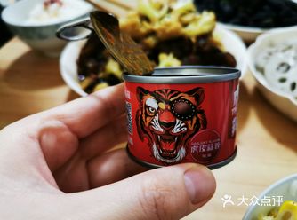 虎牌辣椒酱，李佳琪直播间推荐的，买来给室友拌面