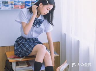 美好的青春值得纪念 愿你能与开心和快乐撞个满怀