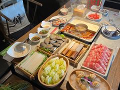 -尚尚仙·酸汤猪手·猪肚鸡火锅(华联万柳购物中心店)