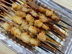 纯手工羊肉串-聚串门儿·东北烧烤(信义坊店)