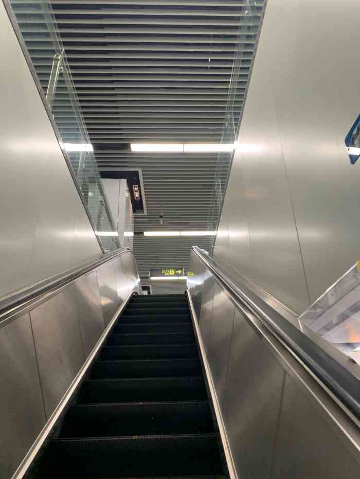 梁溪大桥地铁站-"#无锡橙v有特权# 去西水东,不高兴开车.