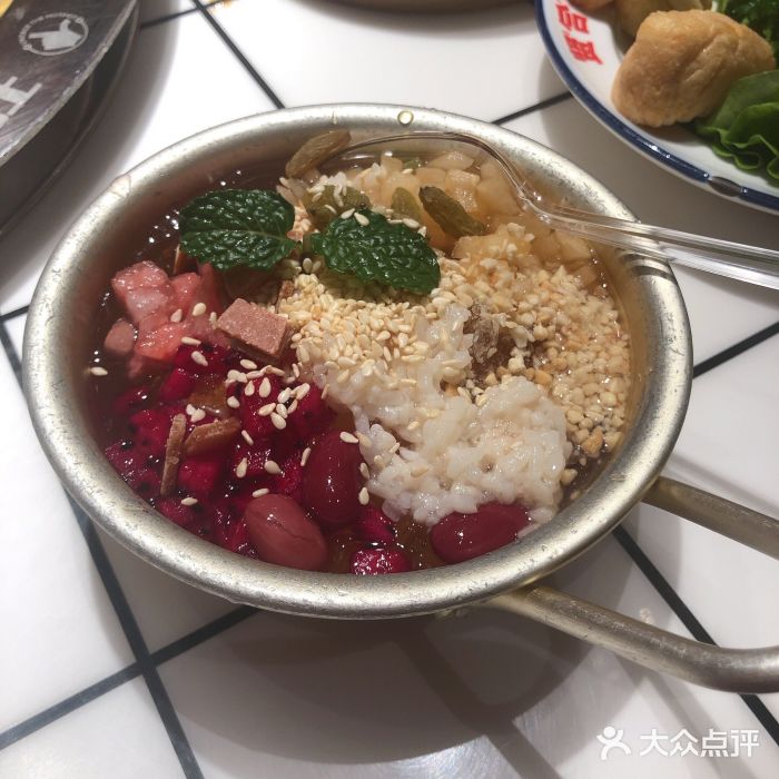 贤合庄卤味火锅(皇后公园旗舰店)红糖冰粉图片