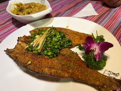 -香巴拉云南餐厅(华莱坞店)