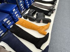 -百年港湾奥特莱斯(香炉礁店)