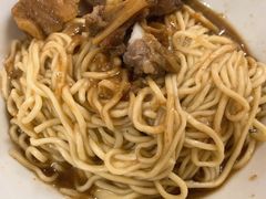 -松树干拌面店
