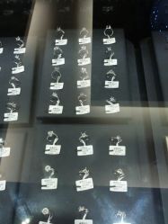 -威德钻石-克拉钻大本营(南京东路店)