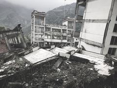 -四川汶川特大地震漩口中学遗址