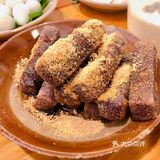 店里总共是两层，不算很大，生意很好