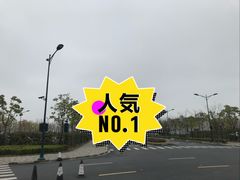 -奕欧来上海购物村停车场