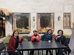 -小草屋轰趴馆别墅派对新场团建家庭聚会