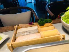 -尚尚仙·酸汤猪手·猪肚鸡火锅(华联万柳购物中心店)