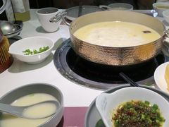 -洪氏嗨捞·广东猪肚鸡·椰子鸡火锅(西咸万象城店)