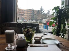 靠窗位-YAFEE雅菲·粤菜·湘菜·融合菜(魏公村店)