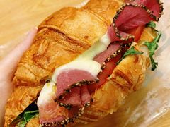 黑椒牛肉牛角包-PAPER STONE BAKERY(天环店)