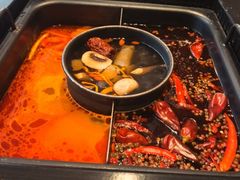 -老牌坊云南鱼豆花火锅(哈西万达店)
