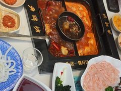 -老牌坊云南鱼豆花火锅(哈西万达店)