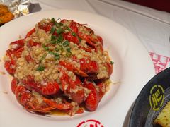 -肥肥虾庄·金牌油焖大虾(汉街SKP店)
