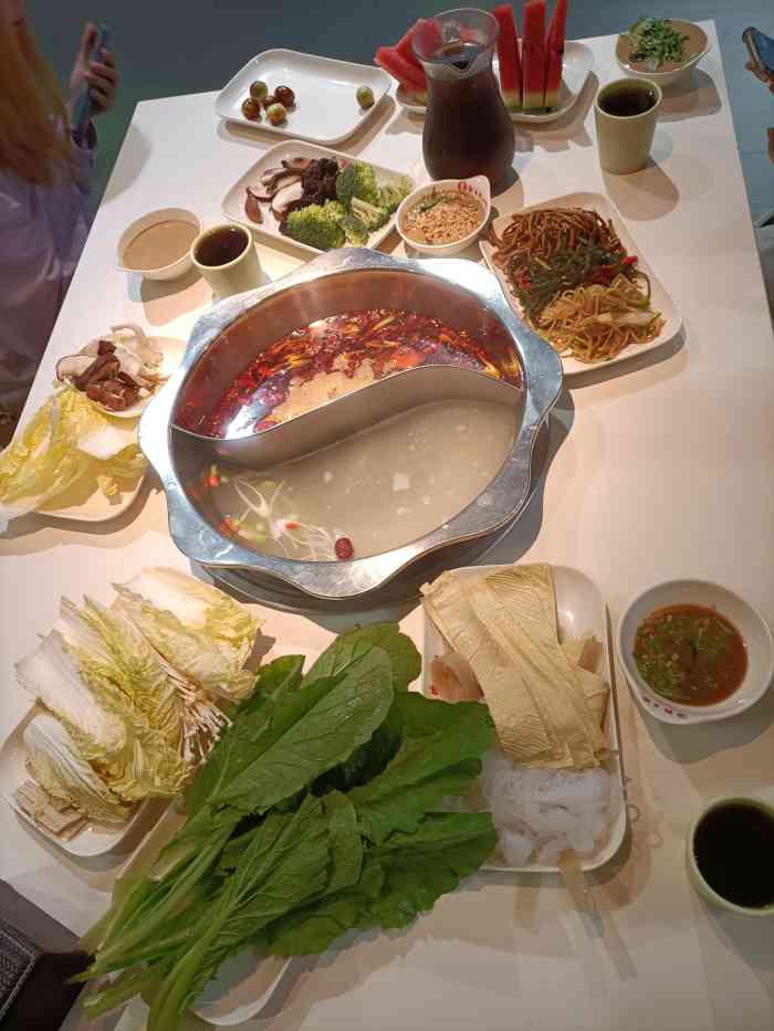 张老坎时尚轻火锅(高新旗舰店)-"环境优雅,味道很正,菜品新鲜,服务周