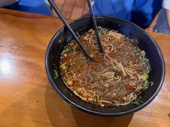-爆炸头阿姨小四川正宗川味小吃(无任何分店)