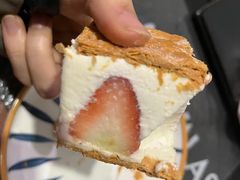 经典草莓拿破仑蛋糕-星巴克(湖州梅地亚广场店)