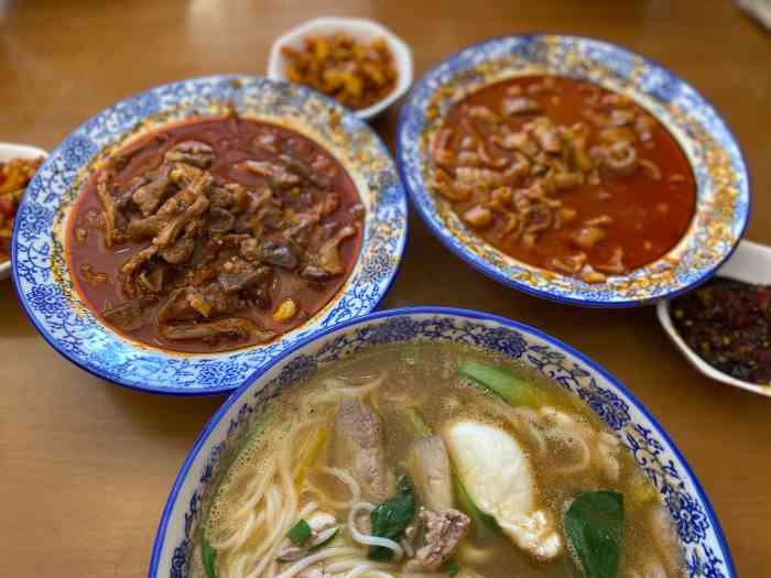 邱芳粉店(曾巩店)-"抚州的邱芳粉馆,早上人很多,但是这种三鲜.