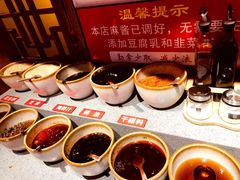 -宽板凳老灶火锅(台湾街店)