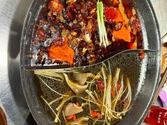 -鹿鸣山草本茶香火锅(园西路店)