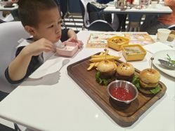 -奈尔宝家庭中心·亲子餐厅(北京东坝万达店)