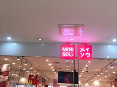 -名创优品(万达广场河东店)