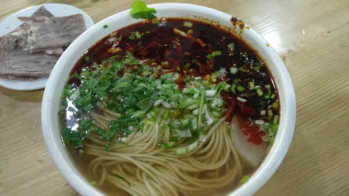 一窝丝蓬灰牛肉面-"都没开门了,店面在转让中.小伙伴别白跑了.