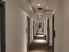 -Zsmart智尚酒店(上海轻纺市场定边路地铁站店)